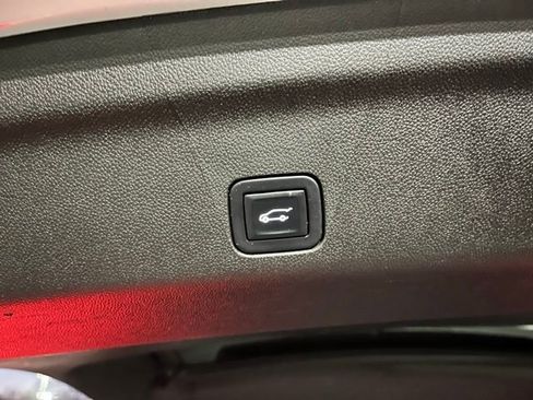 Used 2022 Chevrolet Tahoe High Country AWD/4WD image 10
