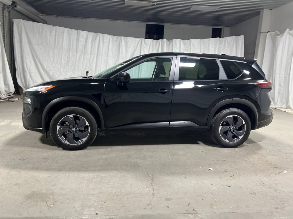 Used 2025 Nissan Rogue SV FWD image 4