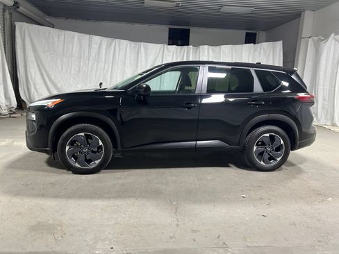Used 2025 Nissan Rogue SV FWD image 4