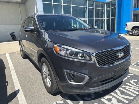 Used 2017 Kia Sorento AWD w/ LX Convenience Package image 7