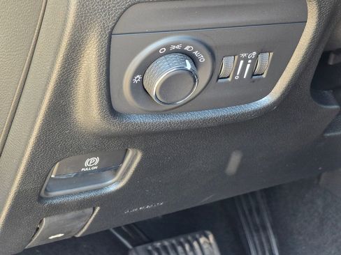 New 2025 Jeep Grand Cherokee Laredo X w/ Luxury Tech Group I AWD/4WD image 36