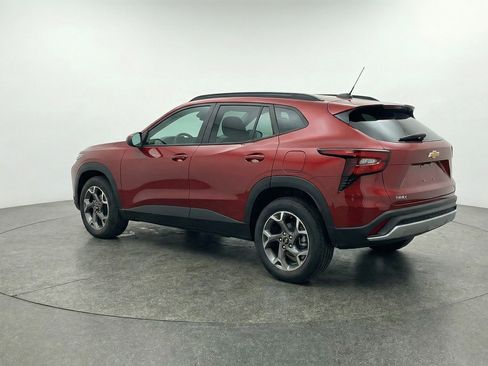 Used 2025 Chevrolet Trax LT FWD image 6