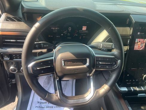 Used 2025 GMC Yukon Denali AWD/4WD image 15
