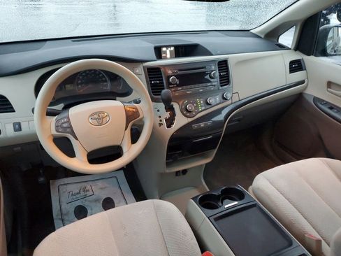 Used 2011 Toyota Sienna LE image 22