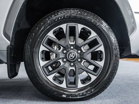 Used 2025 Toyota Tundra Limited AWD/4WD image 18