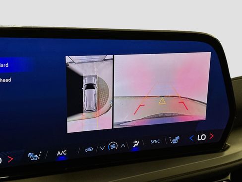 Used 2024 Chevrolet Traverse LS AWD/4WD image 23