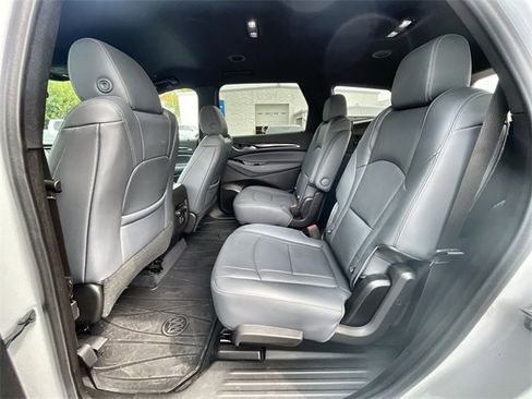Used 2022 Buick Enclave Essence image 23