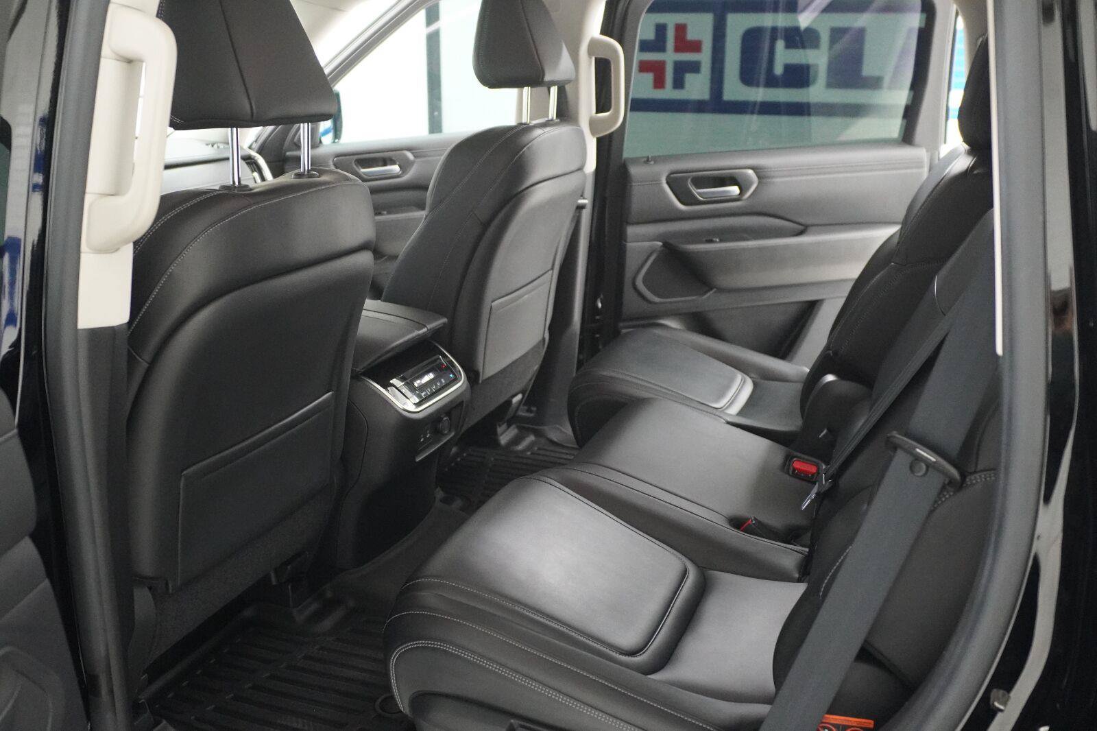 Used 2025 Nissan Armada SV RWD image 10