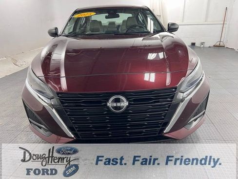 Used 2025 Nissan Altima 2.5 SV image 2