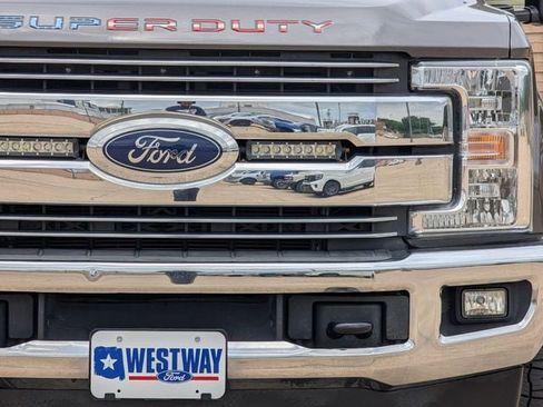 Used 2019 Ford F250 Lariat w/ Lariat Value Package image 9