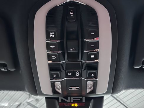 Used 2020 Porsche Macan S AWD/4WD image 28