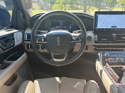 Used 2024 Lincoln Navigator Reserve AWD/4WD image 13