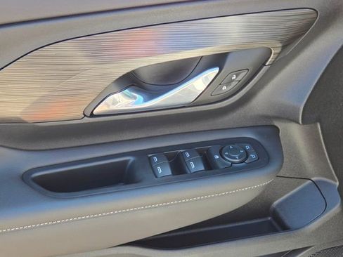 Used 2023 GMC Terrain SLE w/ Driver Convenience Package FWD image 24