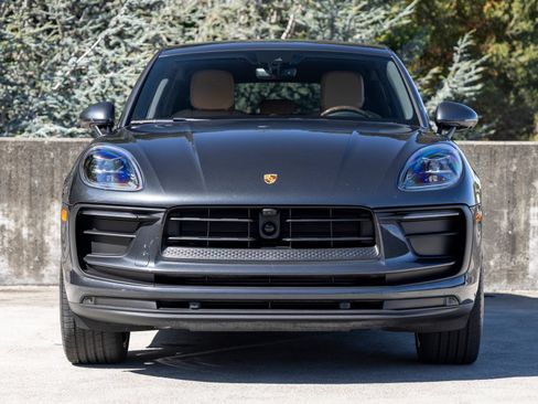 Certified 2023 Porsche Macan AWD/4WD image 8