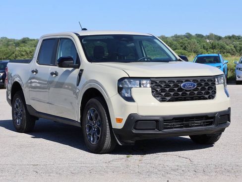 Used 2025 Ford Maverick XLT w/ XLT Luxury Package AWD/4WD image 4