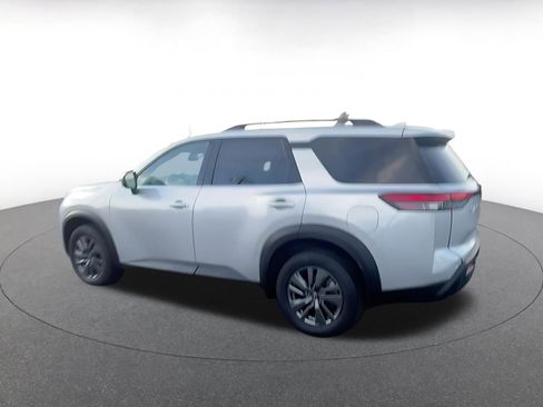 Used 2025 Nissan Pathfinder SV image 10