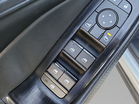 Used 2024 Nissan Rogue SV FWD image 17