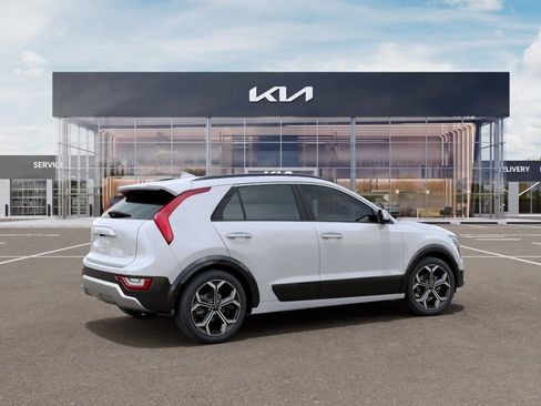 New 2026 Kia Niro FWD image 4