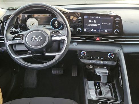 Certified 2022 Hyundai Elantra SEL w/ Convenience + Premium Package image 6