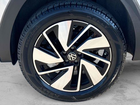 Used 2025 Volkswagen Atlas SE AWD/4WD image 9