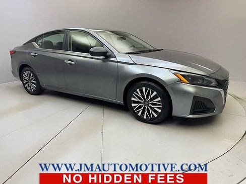 Used 2024 Nissan Altima 2.5 SV image 7