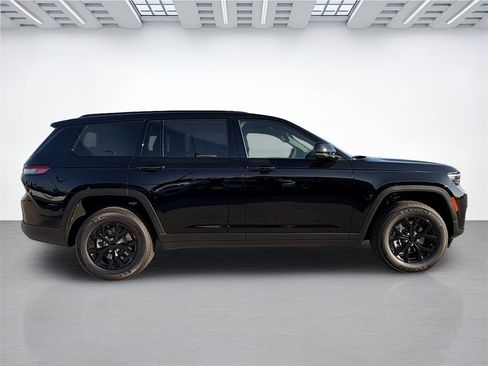 New 2025 Jeep Grand Cherokee L Altitude image 2