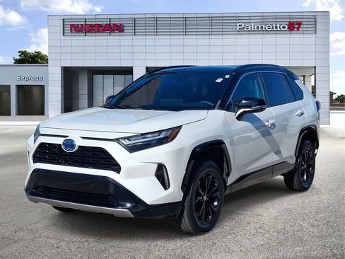 Used 2023 Toyota RAV4 XSE AWD/4WD image 3