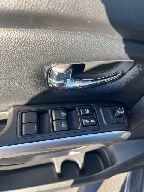 Used 2017 Nissan Titan SV AWD/4WD image 9