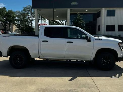 Used 2024 Chevrolet Silverado 1500 LT Trail Boss w/ Convenience Package II AWD/4WD image 5