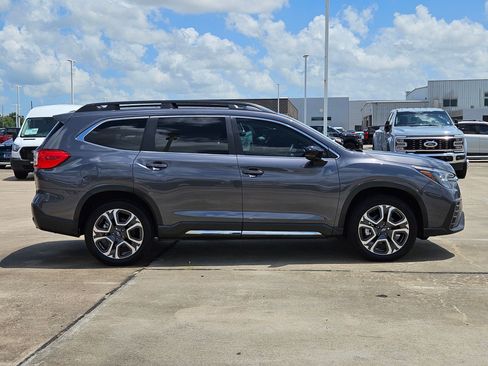 Used 2025 Subaru Ascent Limited AWD/4WD image 2