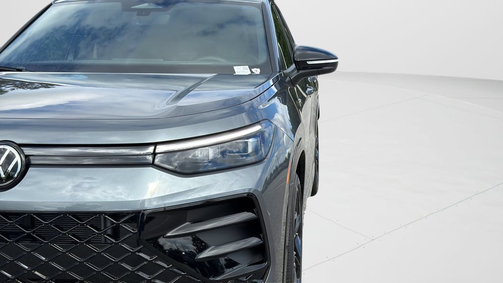 New 2026 Volkswagen Tiguan SE R-Line FWD image 37