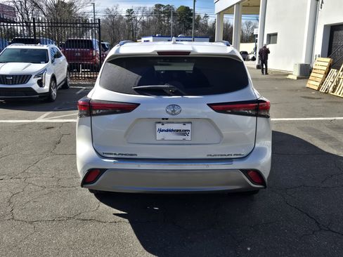 Used 2020 Toyota Highlander Platinum image 9