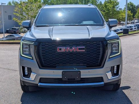 Used 2023 GMC Yukon SLT AWD/4WD image 2