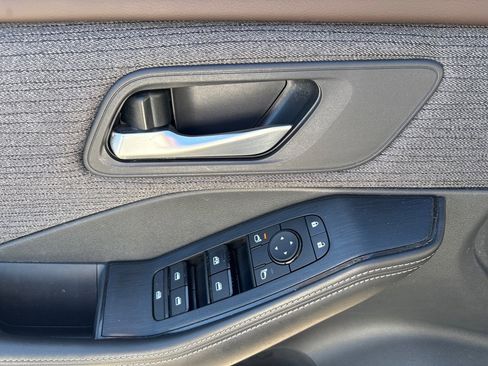 Used 2021 Nissan Rogue SV image 9