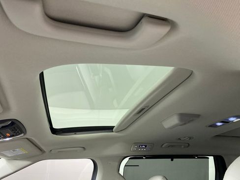 Used 2025 Kia Carnival SX Prestige image 10