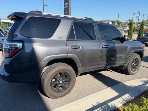 Used 2022 Toyota 4Runner SR5 Premium w/ Moonroof Package RWD image 11