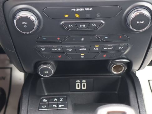 Used 2019 Ford Ranger XLT w/ Equipment Group 302A Luxury AWD/4WD image 14