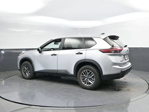 Used 2024 Nissan Rogue S FWD image 8