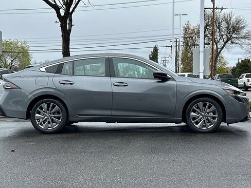 New 2026 Nissan Sentra SL w/ Floor Mat Package FWD image 3