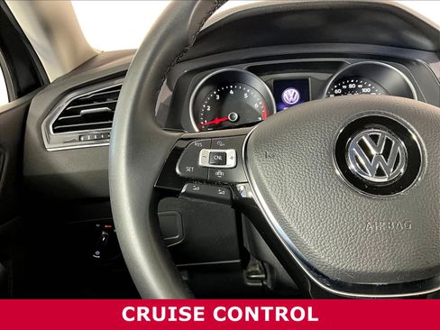 Used 2020 Volkswagen Tiguan SE w/ Panoramic Sunroof Package AWD/4WD image 11