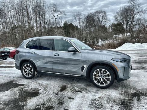 Used 2025 BMW X5 xDrive50e image 11