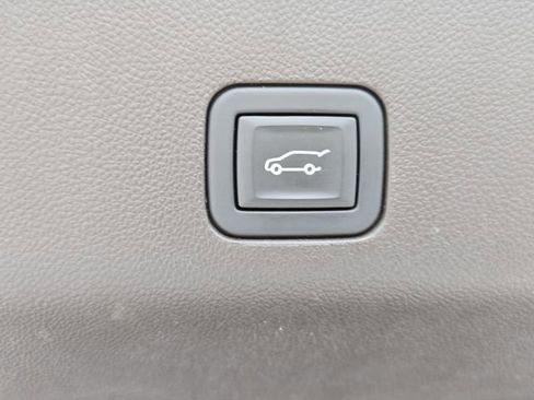 Used 2024 GMC Yukon XL Denali AWD/4WD image 15