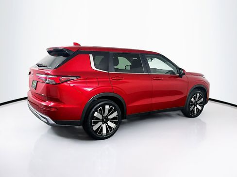 Used 2025 Mitsubishi Outlander SE image 10