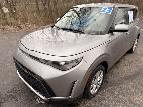 Used 2023 Kia Soul LX image 7