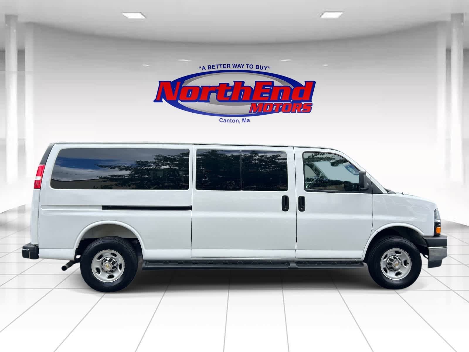 Used 2025 Chevrolet Express 3500 LT w/ LT Preferred Equipment Group RWD image 2