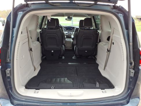 Used 2024 Chrysler Pacifica Limited FWD image 20