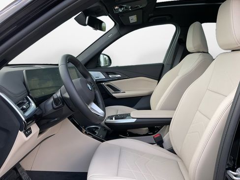 Certified 2025 BMW X1 xDrive28i w/ Convenience Package image 9