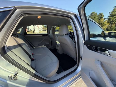 Used 2017 Volkswagen Passat 1.8T S image 14