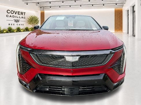 Used 2025 Cadillac Optiq Sport 1 w/ LPO, Floor Liner Package AWD/4WD image 3