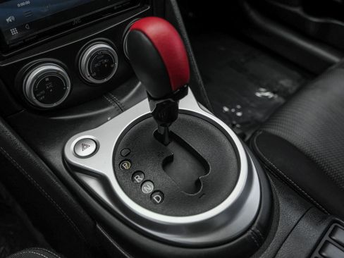 Used 2014 Nissan 370Z Coupe RWD image 20